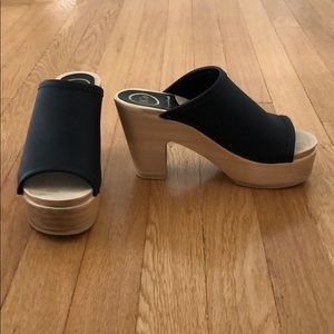No. 6 Daria clog on Platform in Black